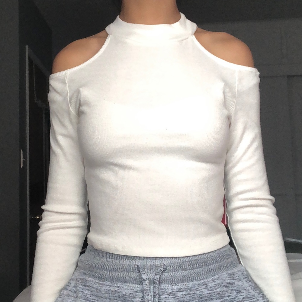 Long sleeve cold shoulder crop top